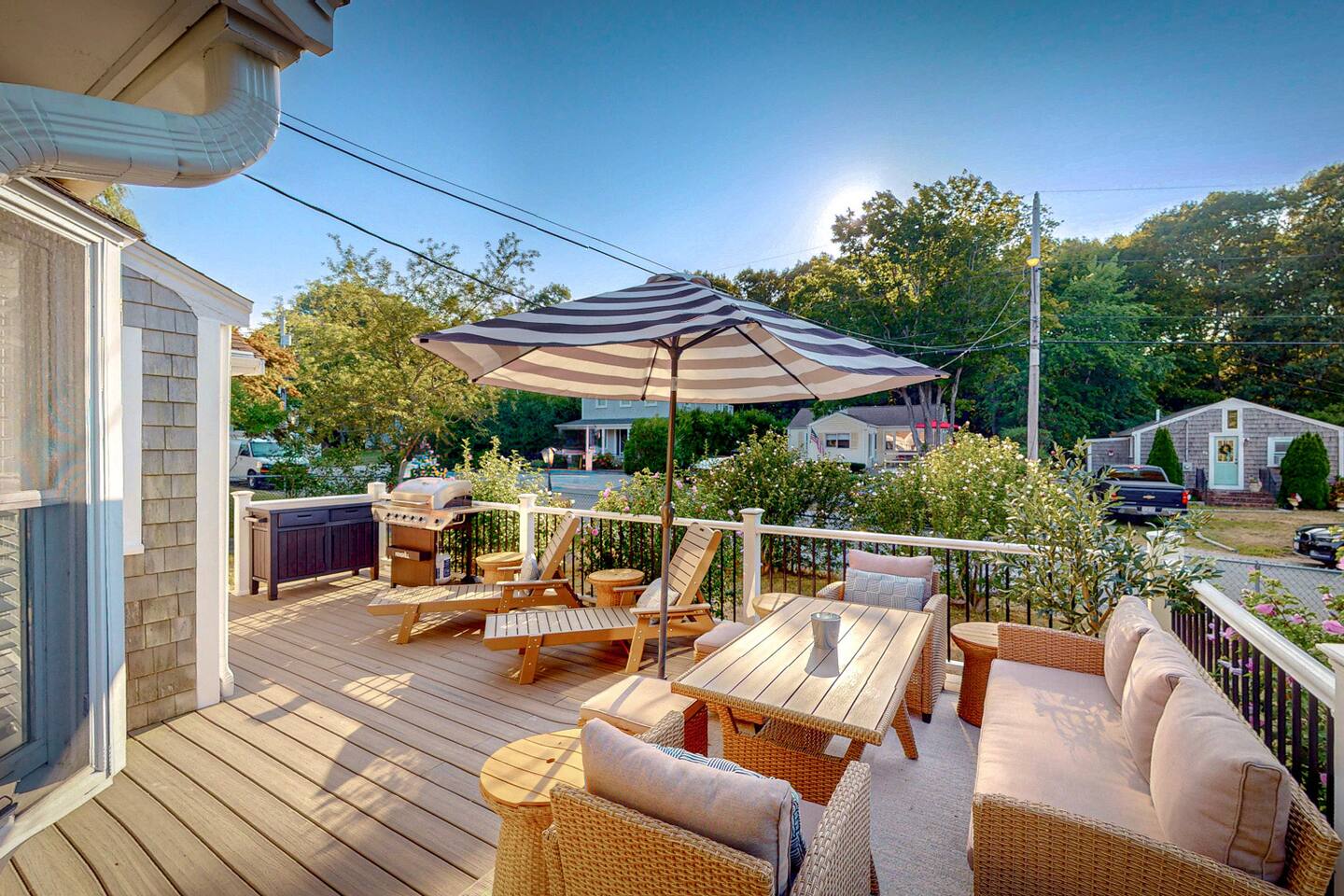 Walk to White Horse Beach-Fully Remodeled w/AC