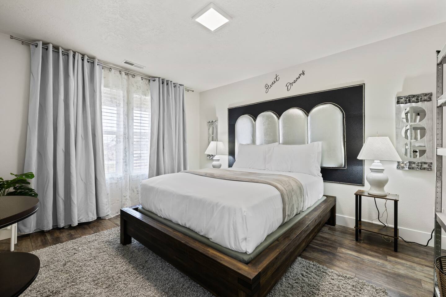 Chic & Cozy Room, Unique Design, Shared Amenities Near CofI and Lake Lowell