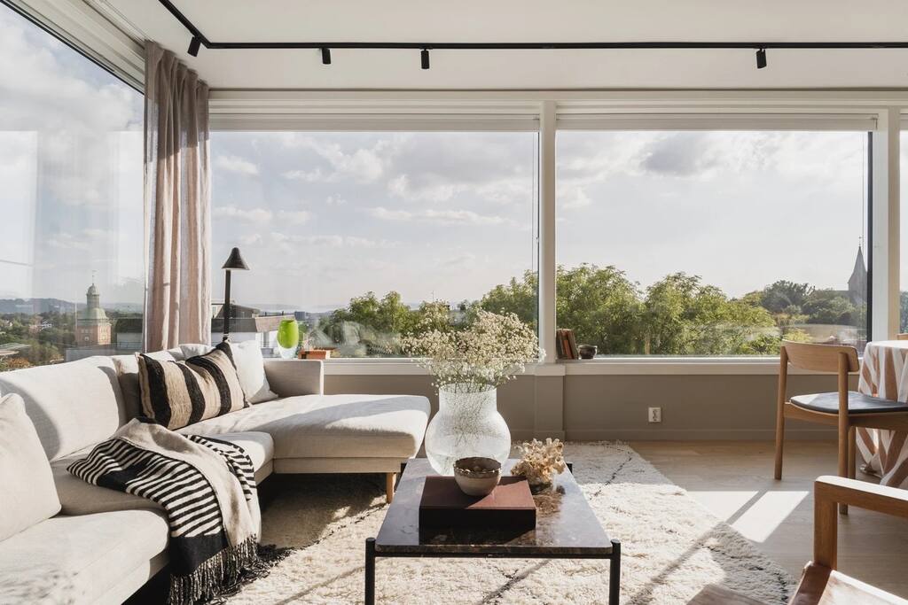 Penthouse, private terrace & free Parking