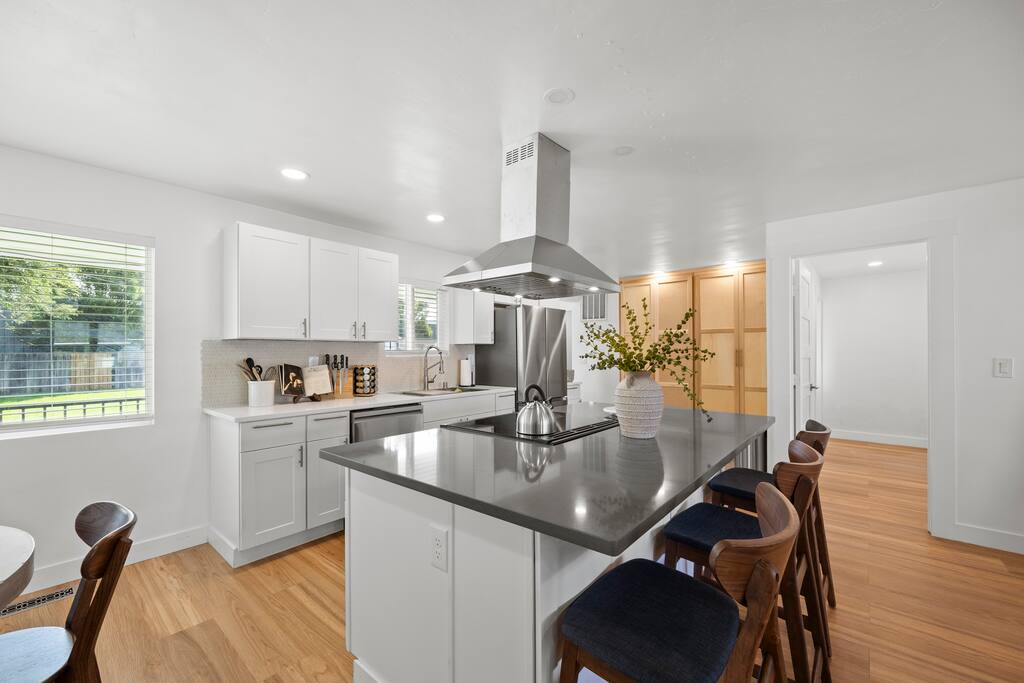 Beautiful 3 BR | Pets Welcome!