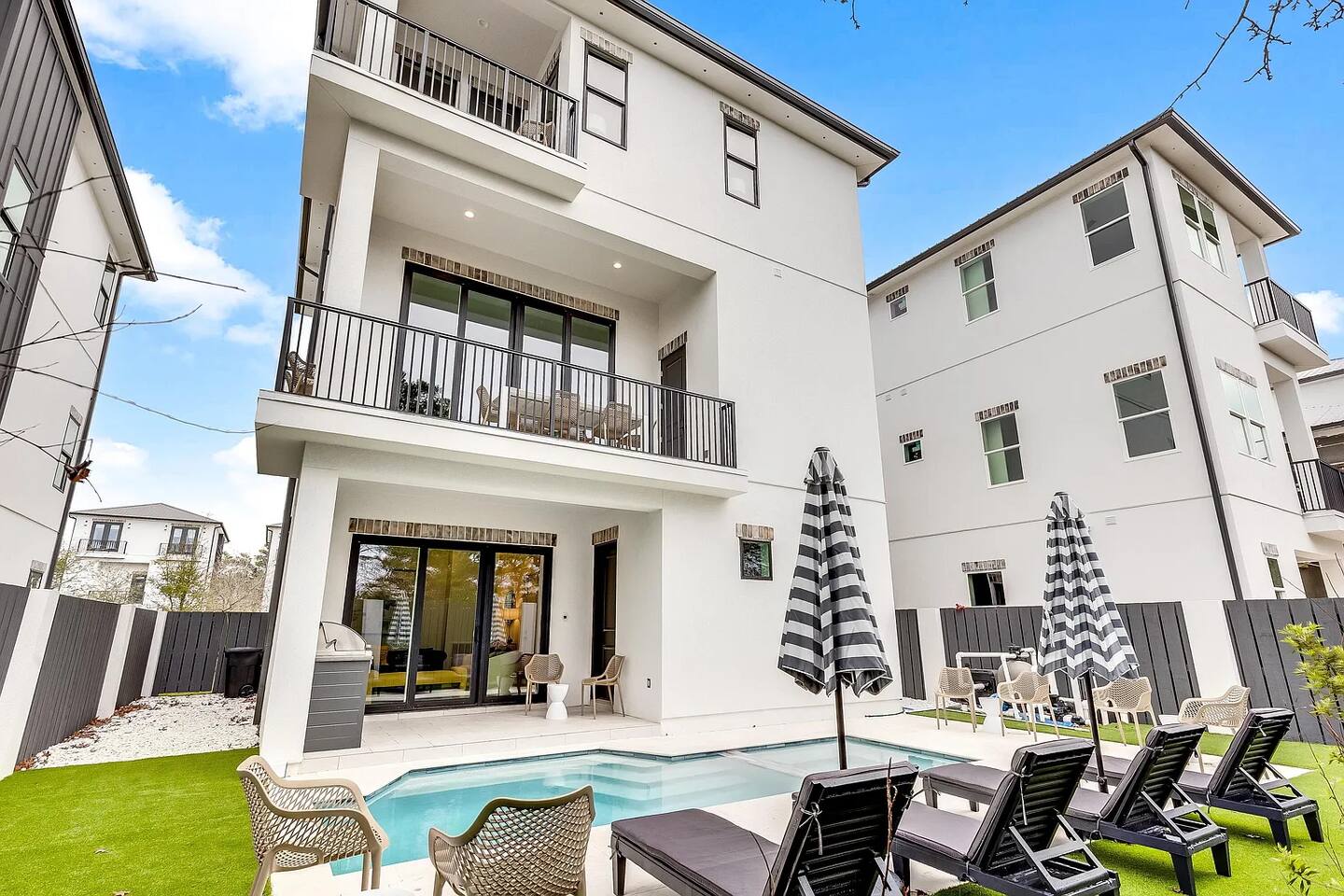Golf Cart, Private Heated Pool/Hot Tub! Bikes!