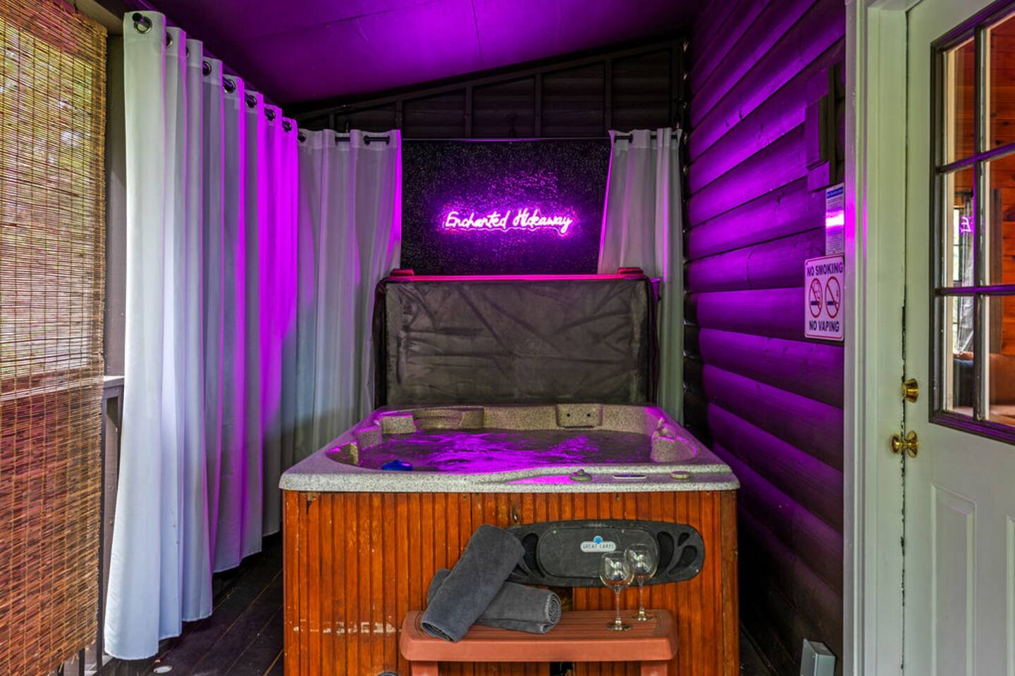 Enchanting Couples Hideaway! Theatre•Gameroom•LOVE