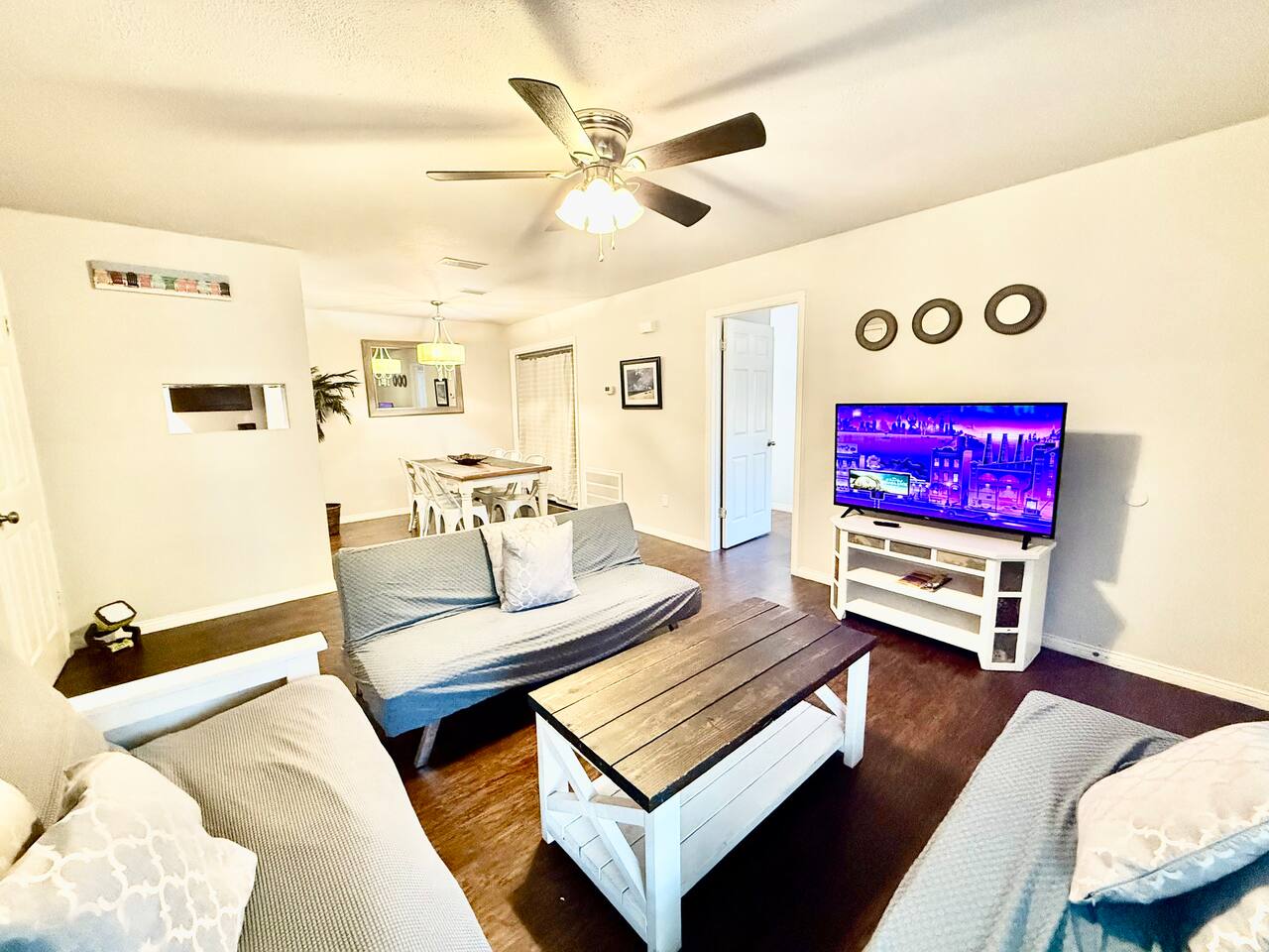 2 master Suite apartment 20 min to the beach