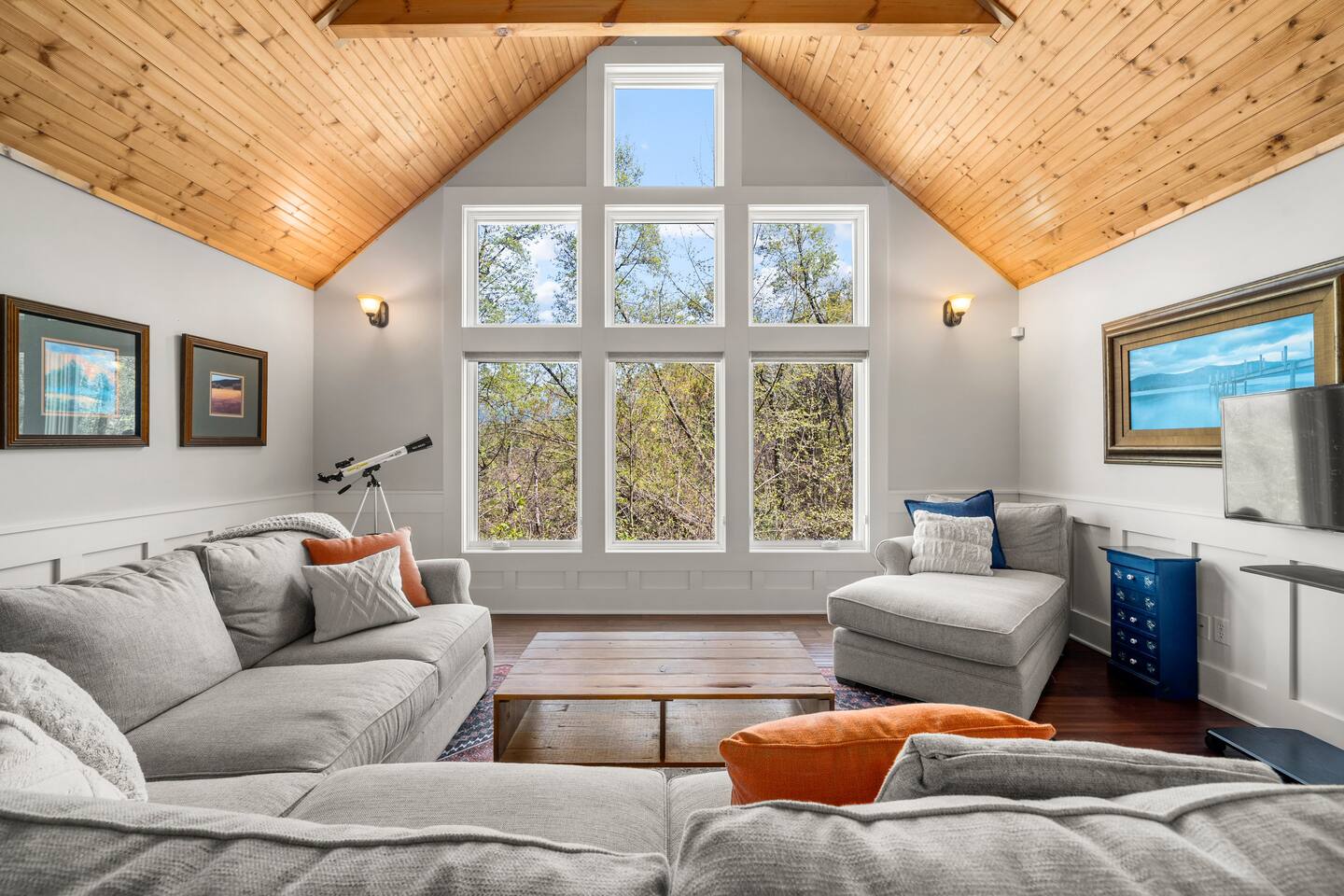 Family Hearth & Paws Luxury MTN Home, fenced yard