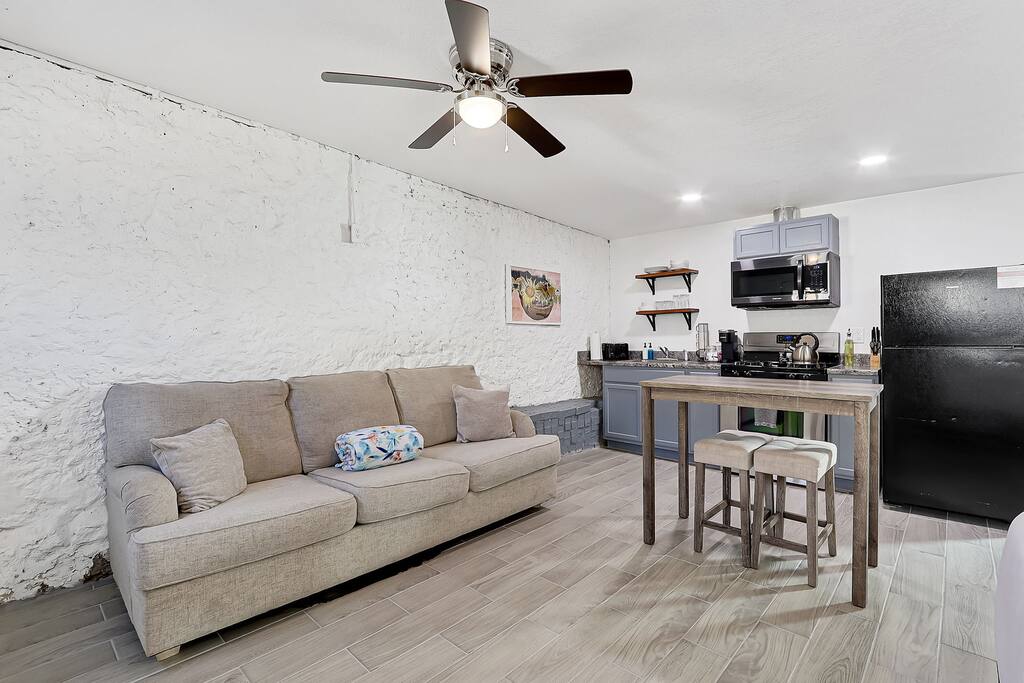 Central Studio | 5 mins to Fort Bliss