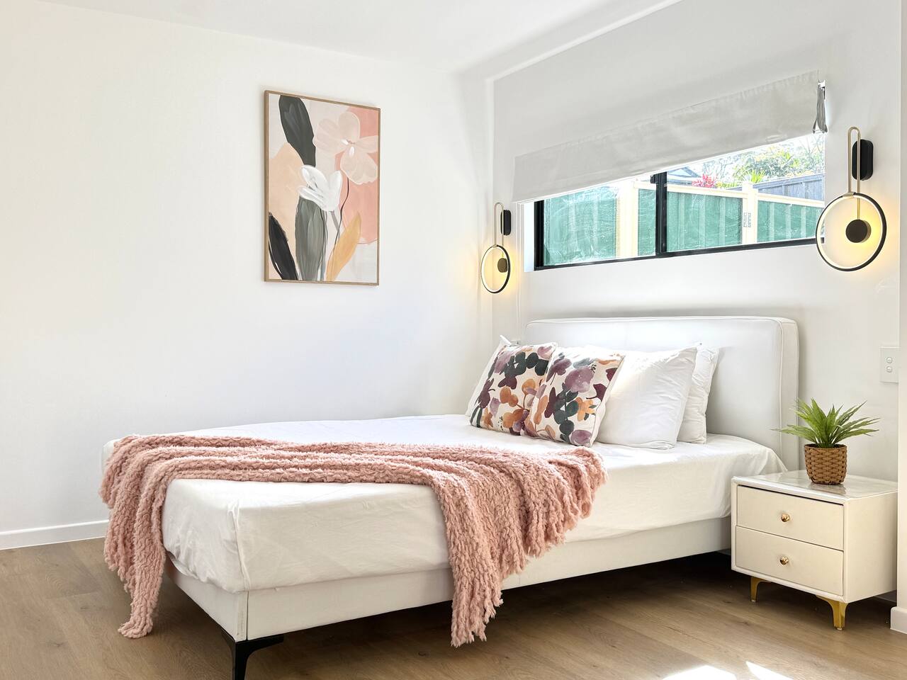 Coral 1bd-studio at Daisy hills-minutes to M1 highway