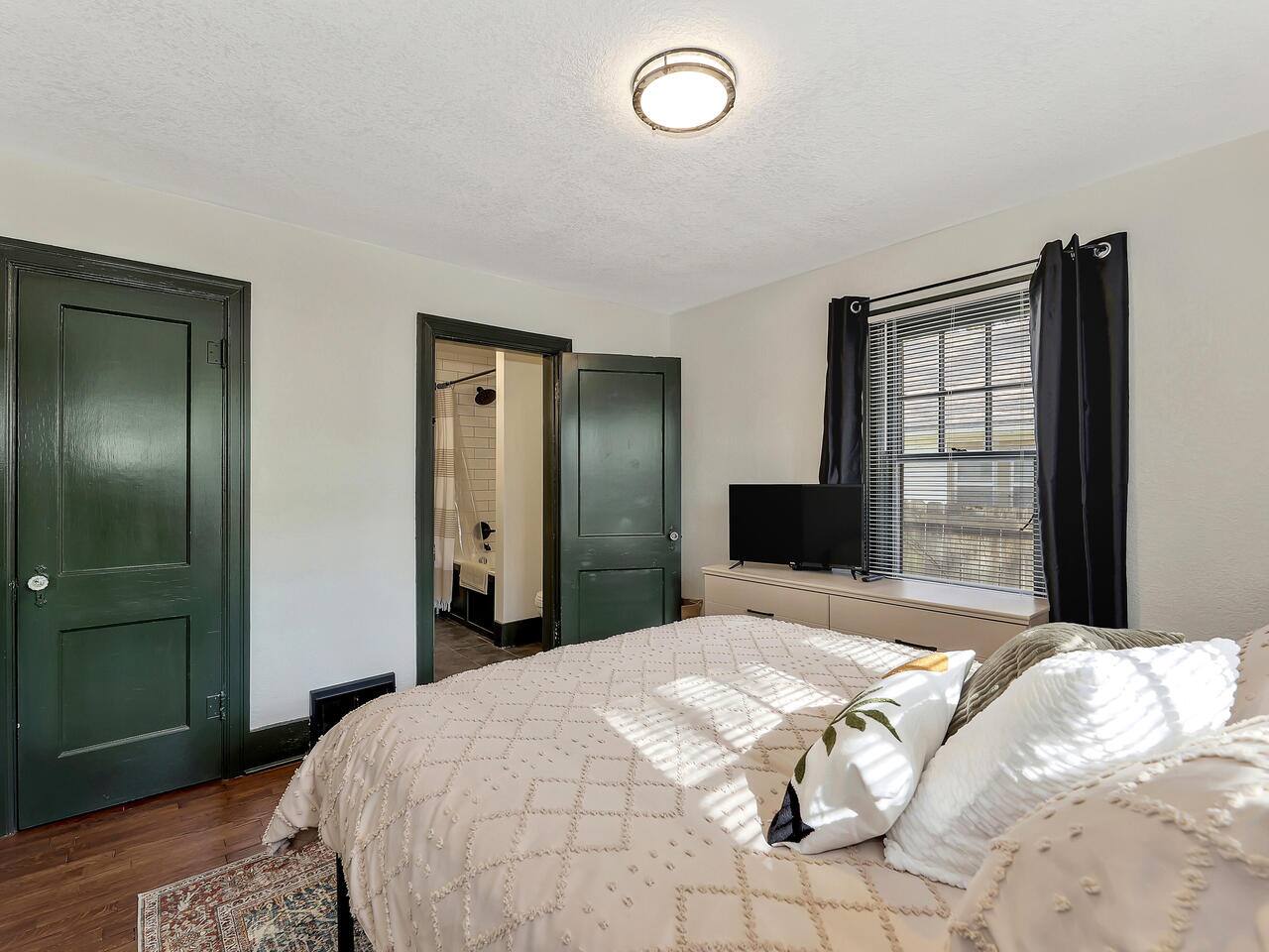 2 BD near Wesley Medical Center Boho Bungalow, photo 13