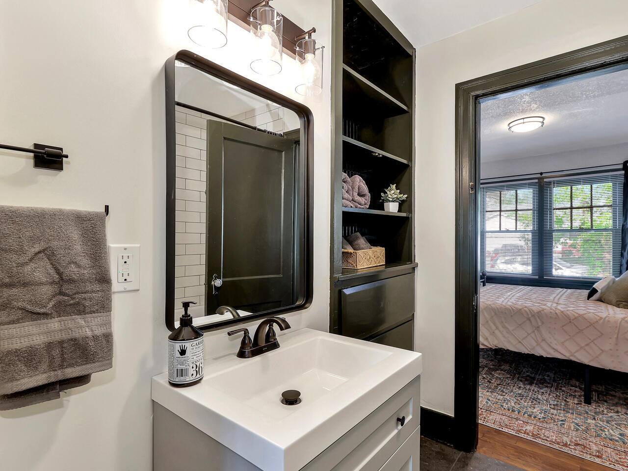 2 BD near Wesley Medical Center Boho Bungalow, photo 10