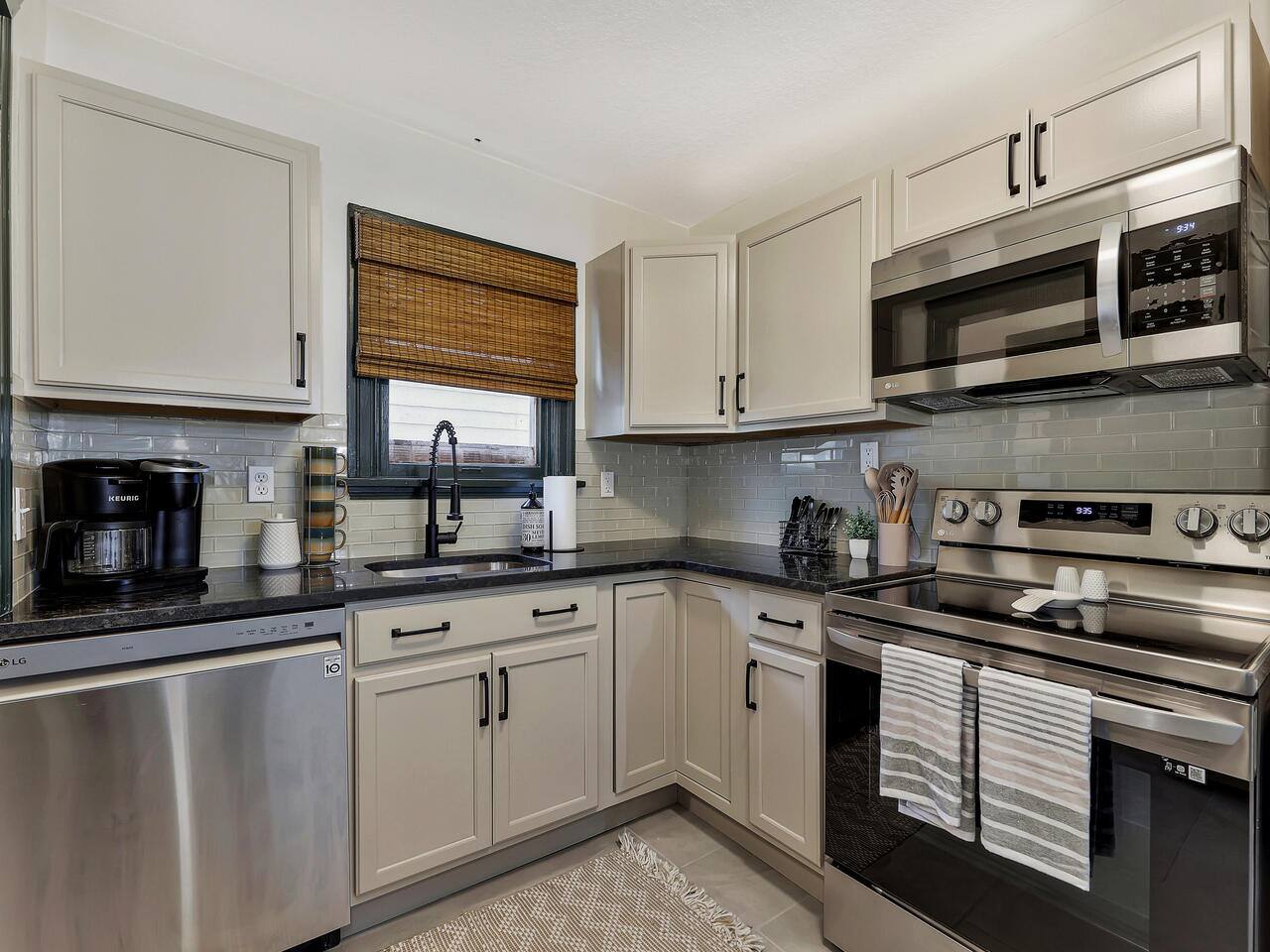2 BD near Wesley Medical Center Boho Bungalow, photo 4