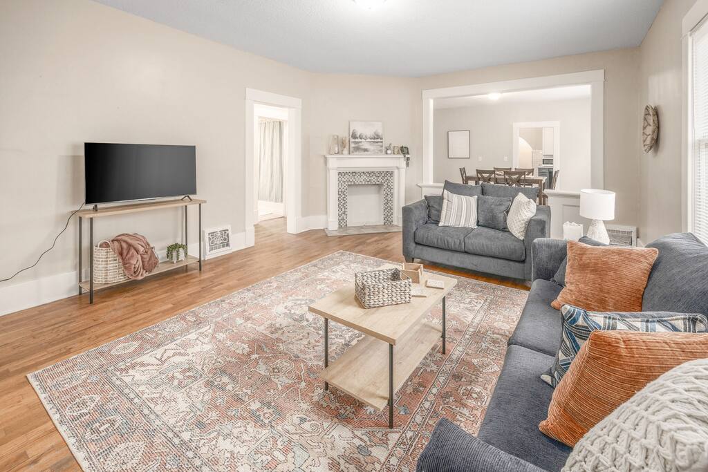 *Tranquil Retreat* Centrally located!