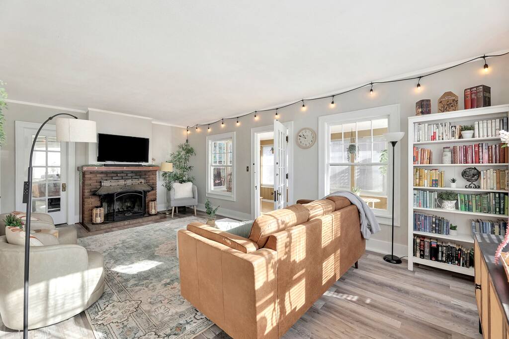 Gorgeous Extended Stay! *Boho Bliss* 3 BD/1.5 Bath