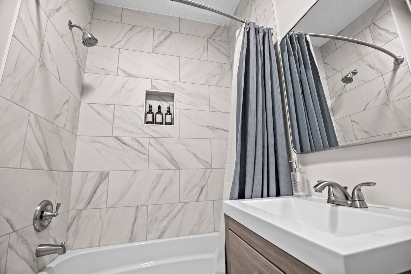 1BD/1Bath ~Duplex Dandy~ Monthly specials!