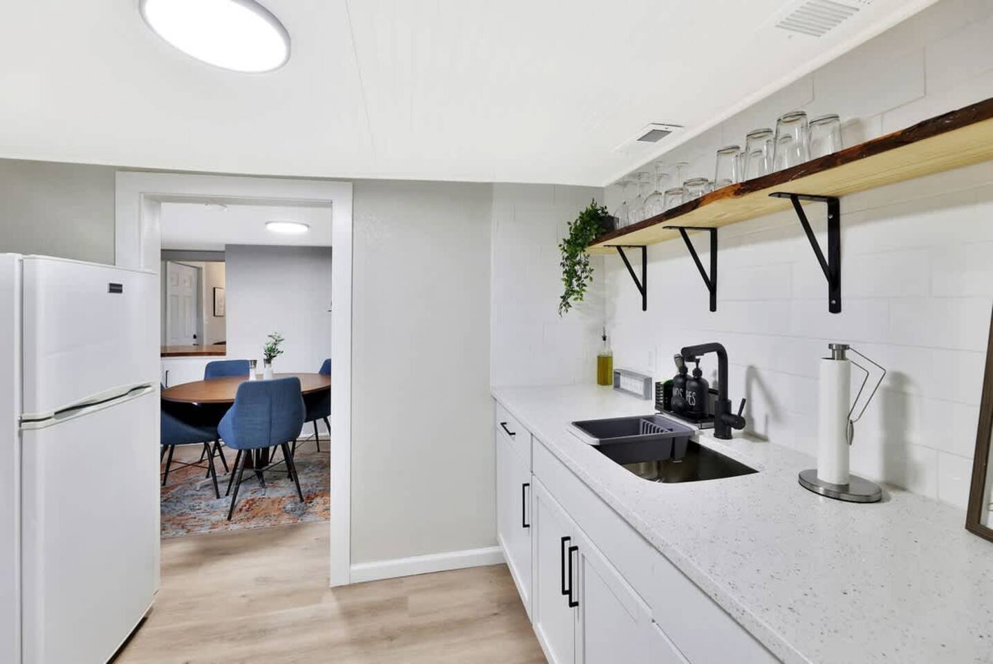 *Monthly Discounts* 2 BD with Fully Fenced Yard!