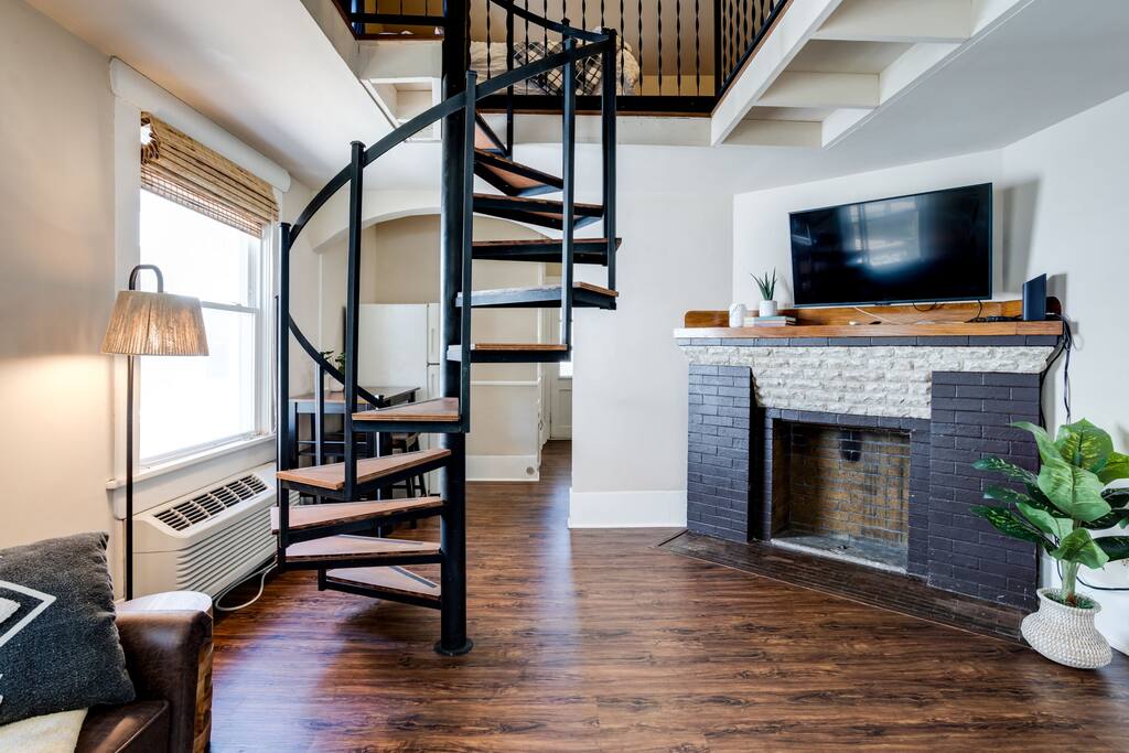 *Extended Stay* Pink Spiral Suite~ 1 BD!