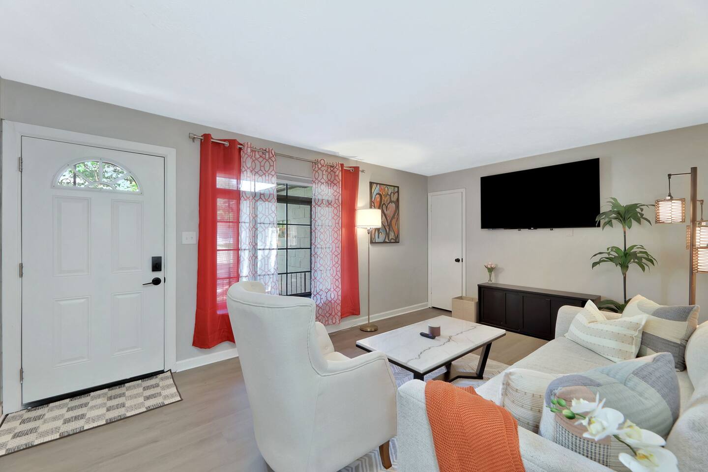 ~ Red Fern Flat ~ 2BR w/ Washer & Dryer! ~