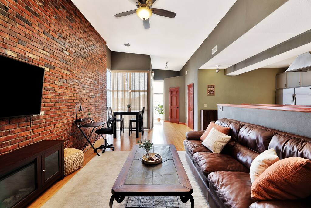 *New* Bricks on Pine~ElDo 1 BD!