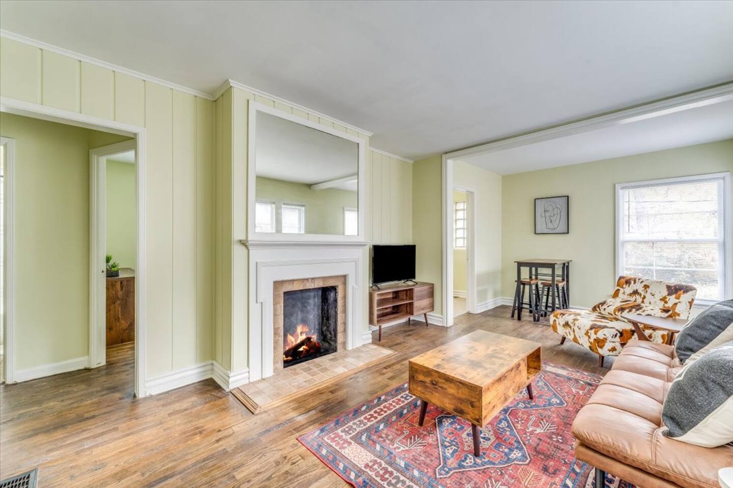 *Riverside Retreat ~ 1BR Getaway + Fast Wi-Fi*!