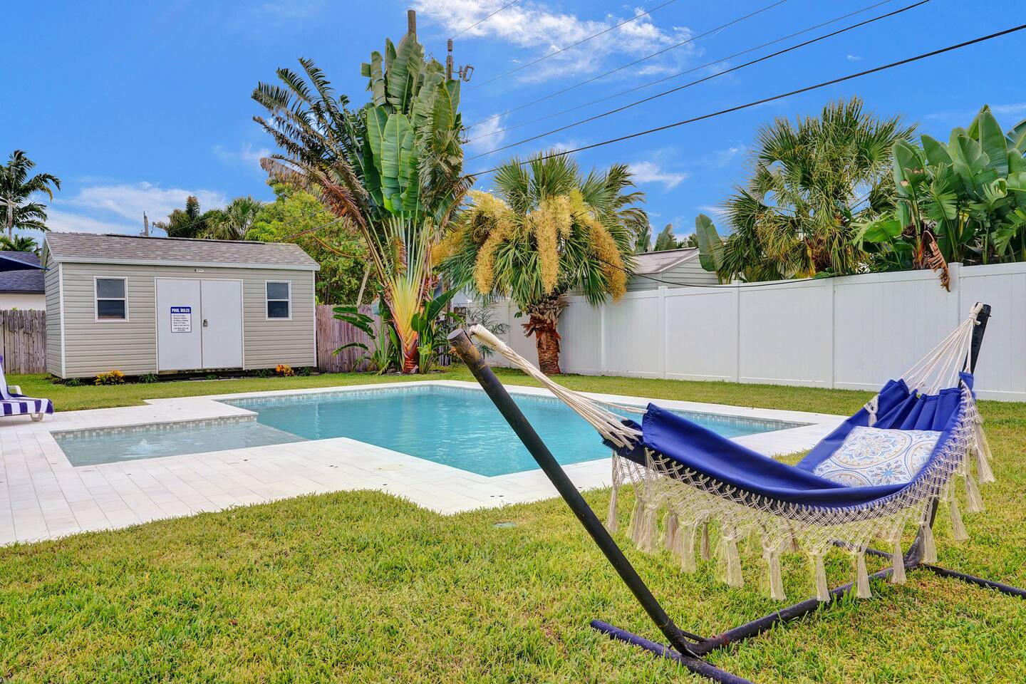 Salt Water Pool w/sun shelf, Next to Boca & beach!