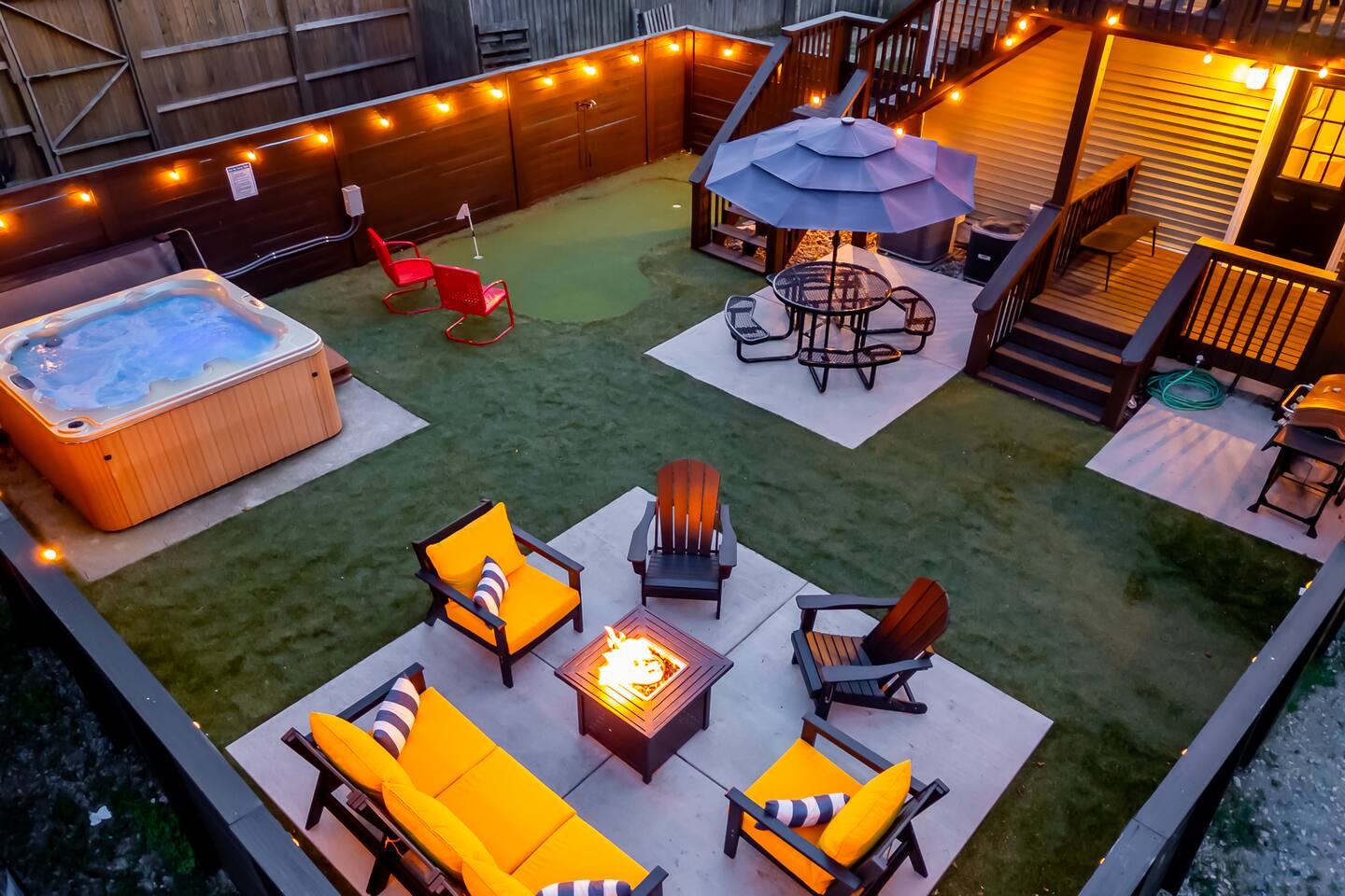 The Paddock~Hot Tub, Fire Pit, Mini Golf, Walkable
