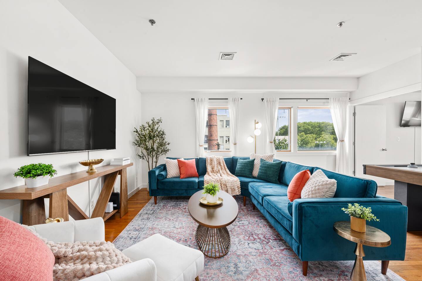 Spacious 2BR Mins to NYC Free Parking Elevator