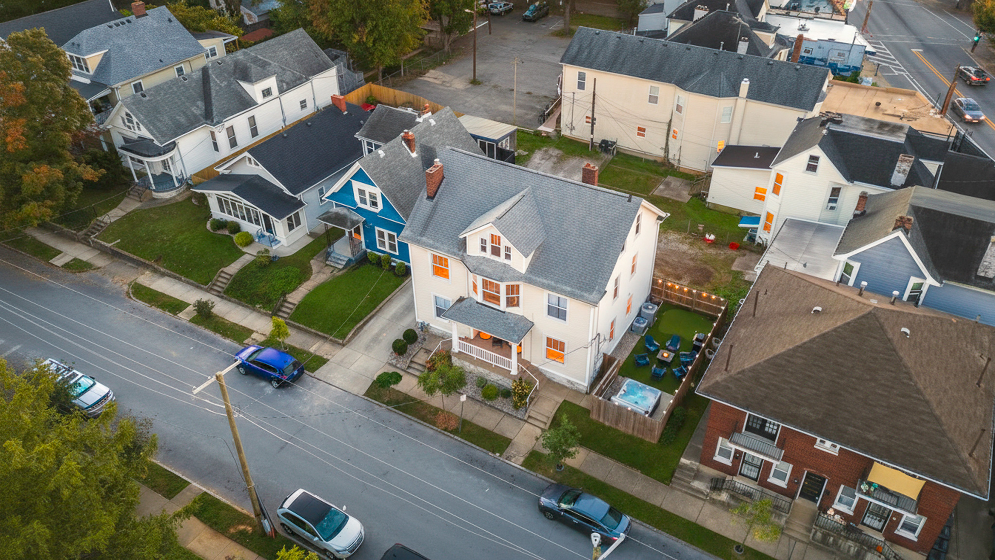 The Old Fashioned ~ Hot Tub, Fire Pit, Mini Golf