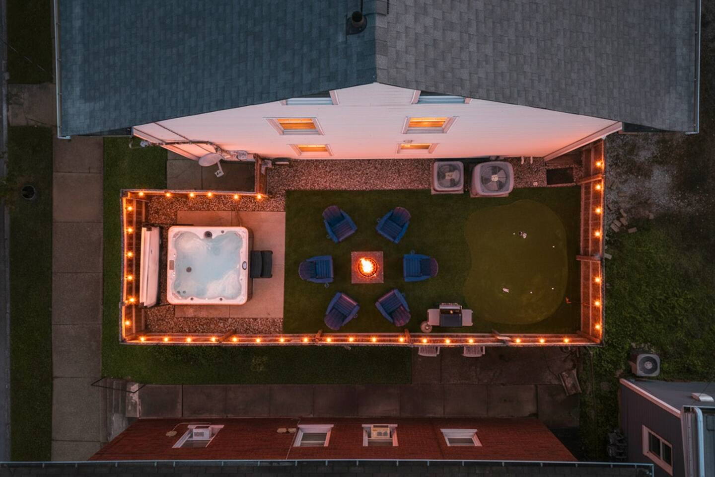 The Old Fashioned ~ Hot Tub, Fire Pit, Mini Golf