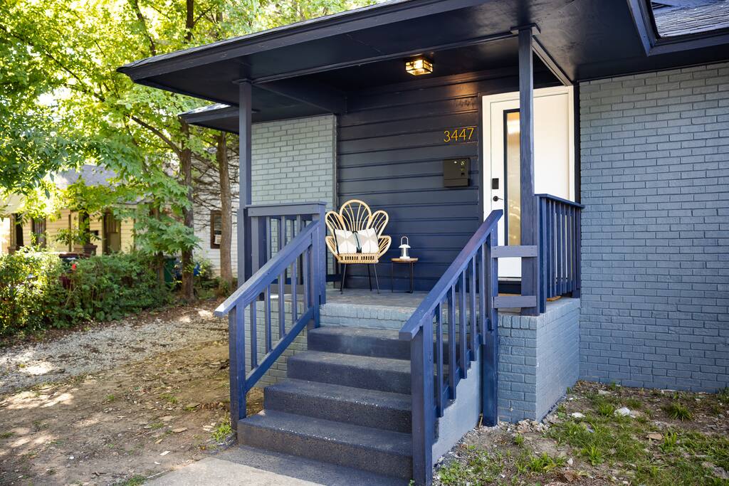 *Now Available!* Renovated Plaza Shamrock Duplex