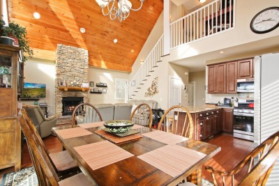 Cabin with Long Range Views, Hot Tub, Game Room photo 4