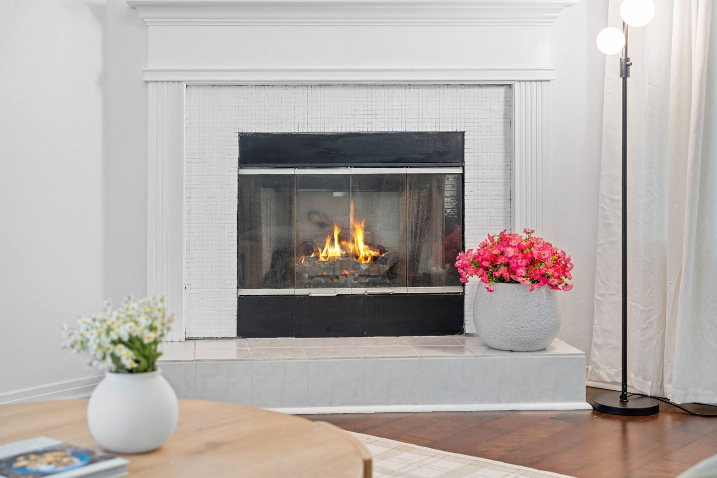 Cozy Modern Family Home - Firepit - Pool Access — photo 4