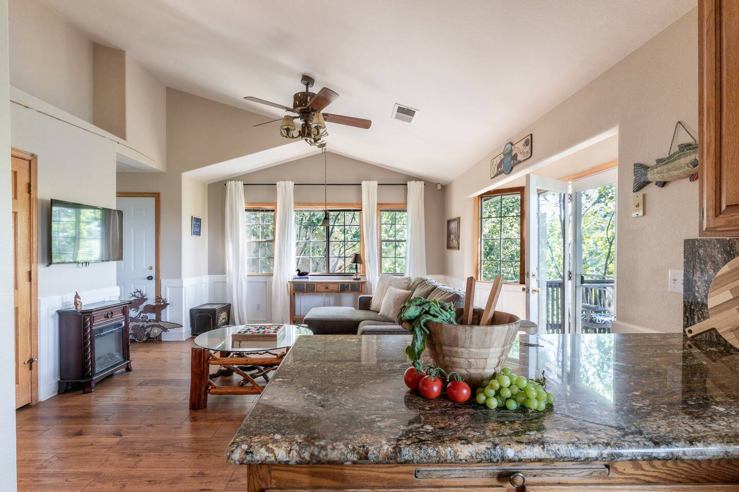 Spacious w/ Lake Access, Arcade Game Room, Firepit