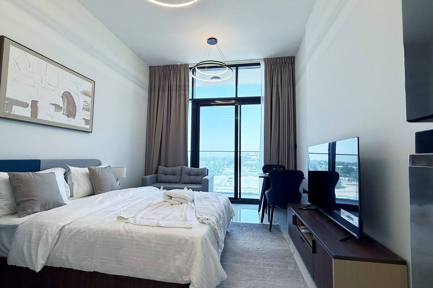 Perfect Studio Stay Near Airport and Theme Park