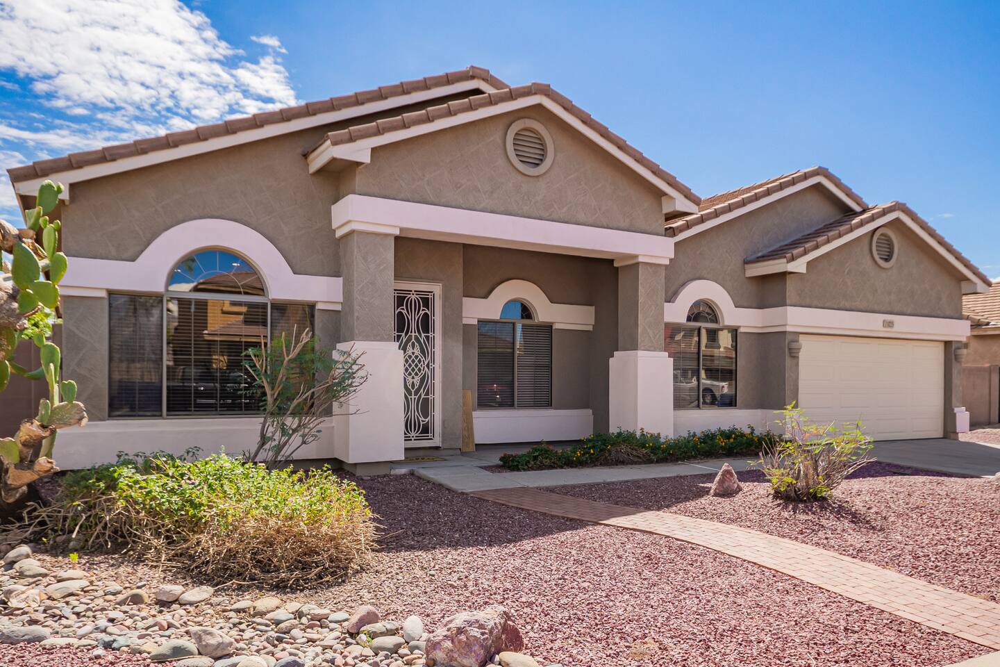 Superstition Solstice Estate- FREE Heated Pool!