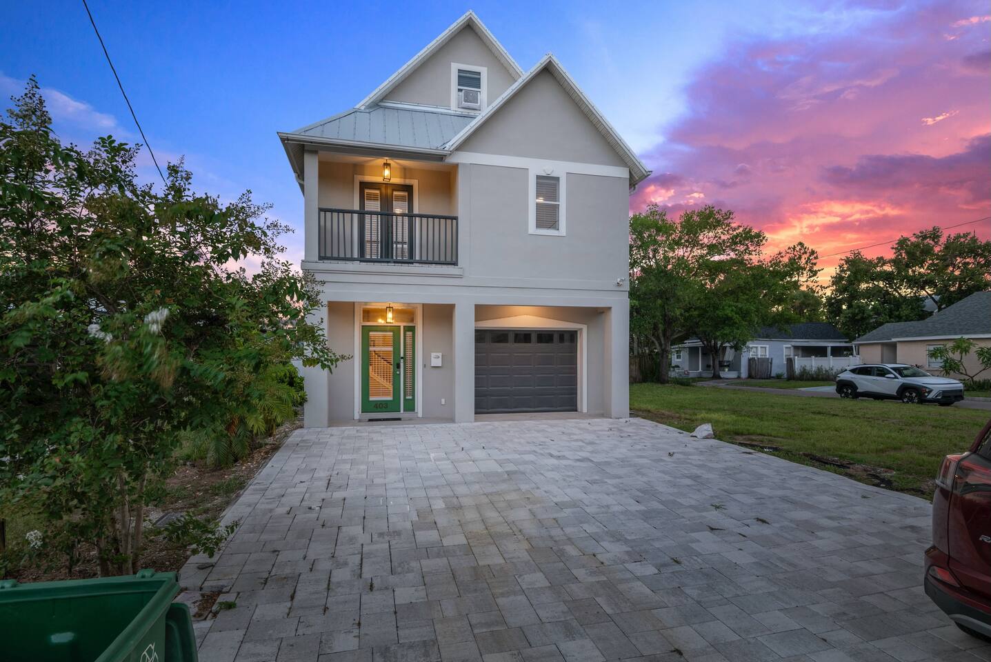 Prime Tampa Hyde Park 4 Bedroom House - Located Near Hyde Park Village, SoHo and Local Beach - Spacious and Comfortable Stay in Perfect Location - Great for Families and Groups Visiting Tampa Near Airport!