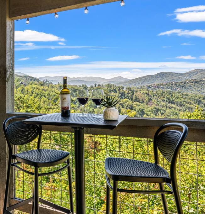 Secluded Couples’ Cabin | Views, Hot Tub & Firepit