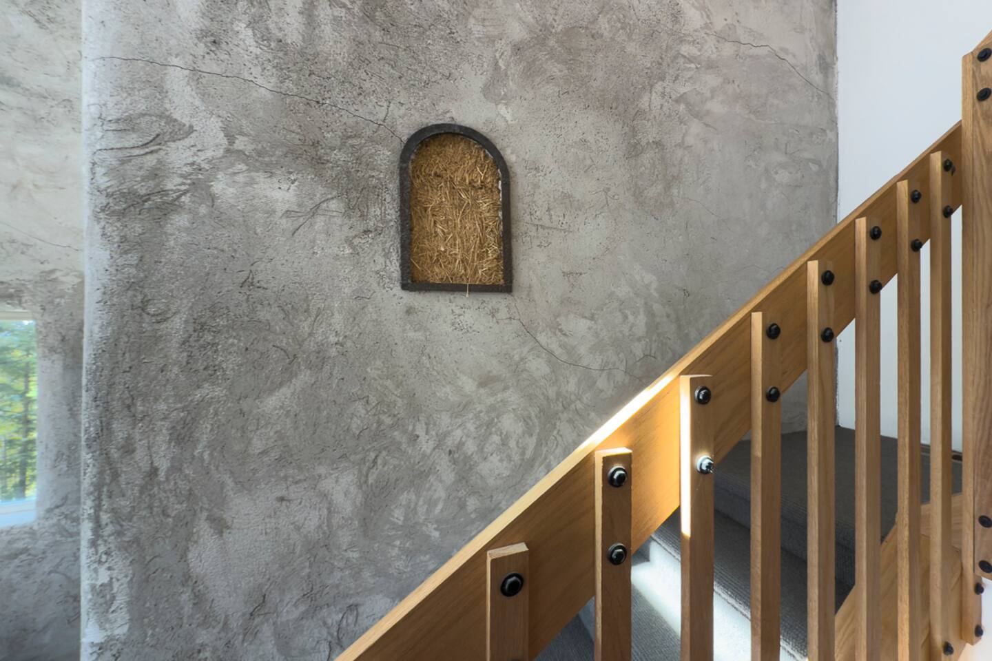 Bright entryway with vaulted ceilings welcoming you in.