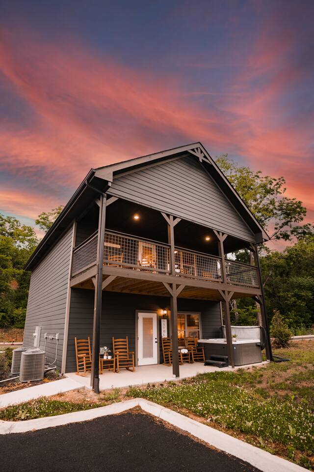 Pets FREE | Dollywood | Hot-Tub | Easy Access