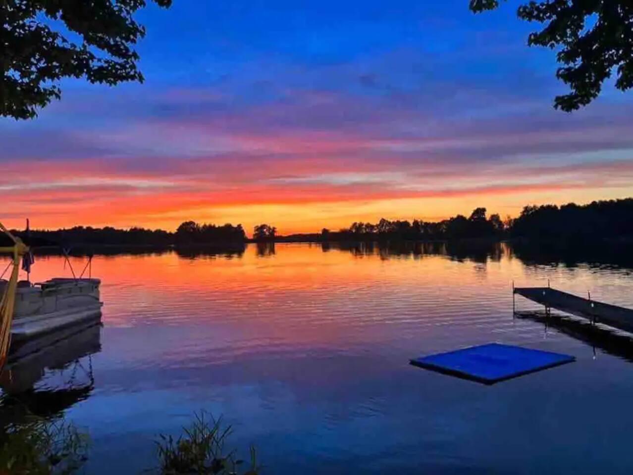 Coady Lakefront Bliss | 4BR| Hot Tub| Boat | Kayak