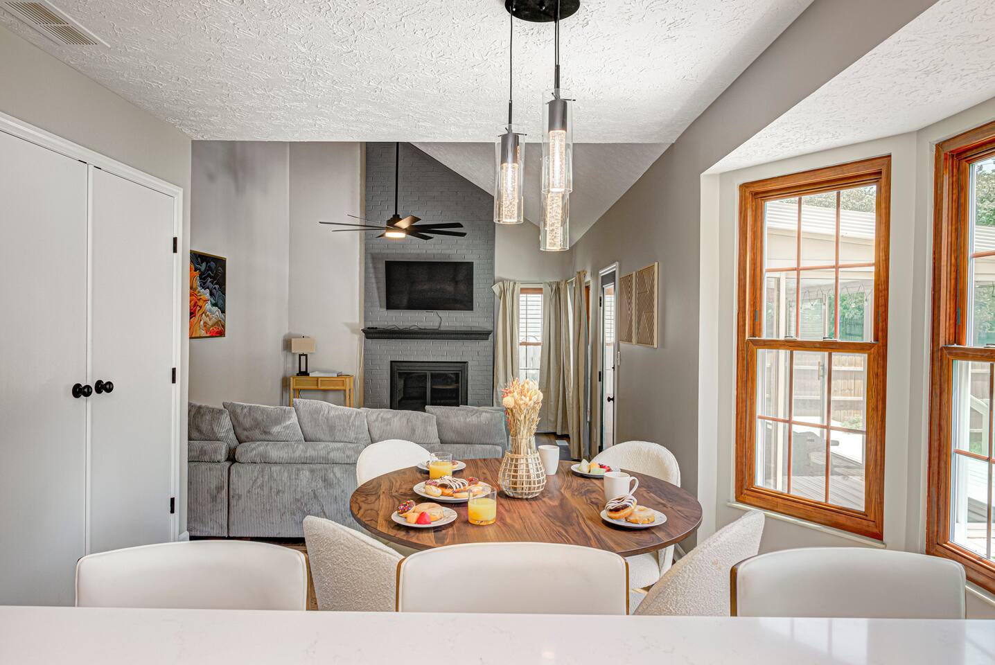 Modernhome|King-Bed|HotTub|FirePit|Sleeps12|LrgGrp