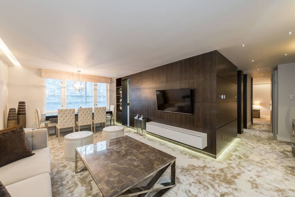 Cozy 2 BDR APPT near Hyde Park