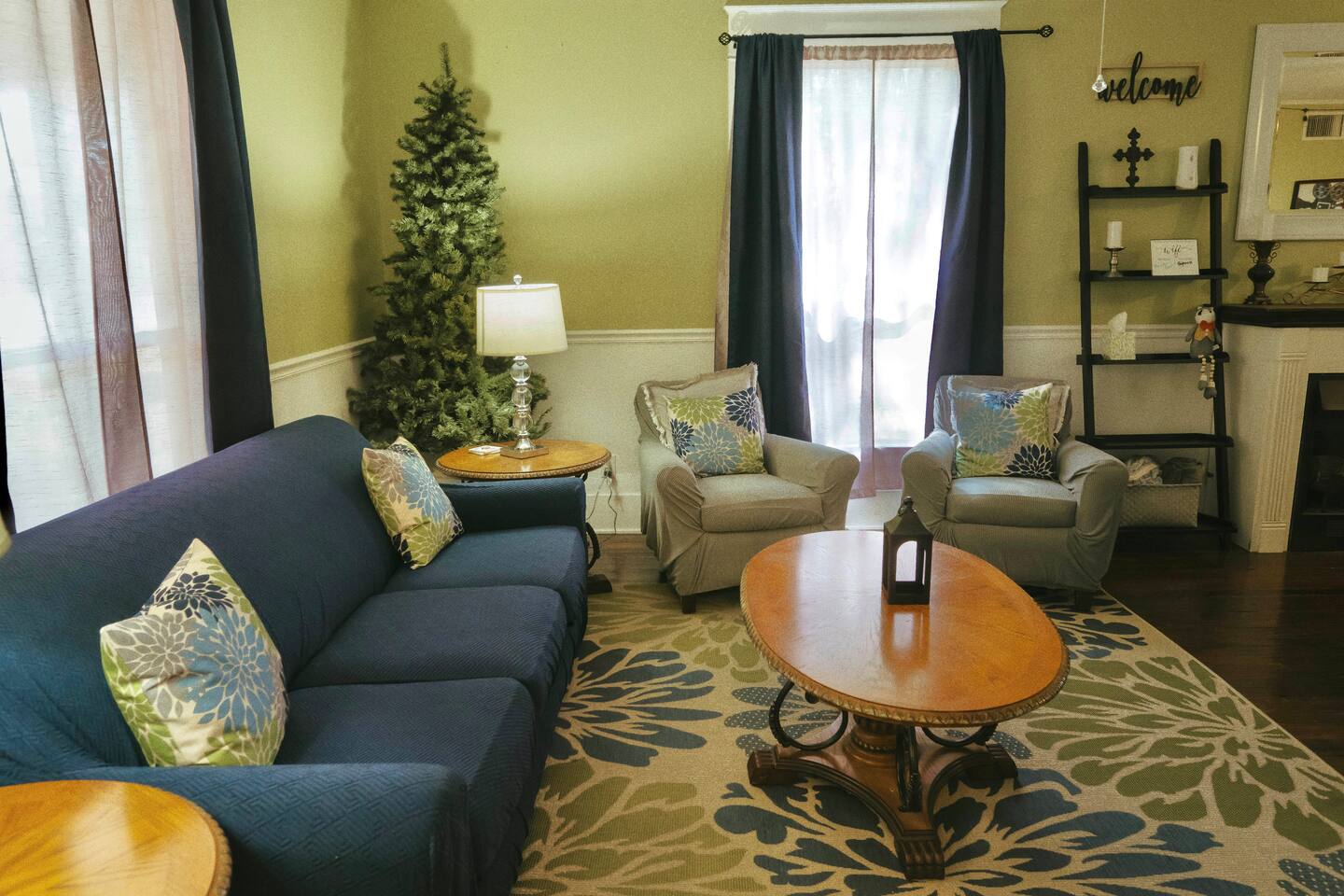 6 Bed/4 Bath. Great 4 Large Groups/Families