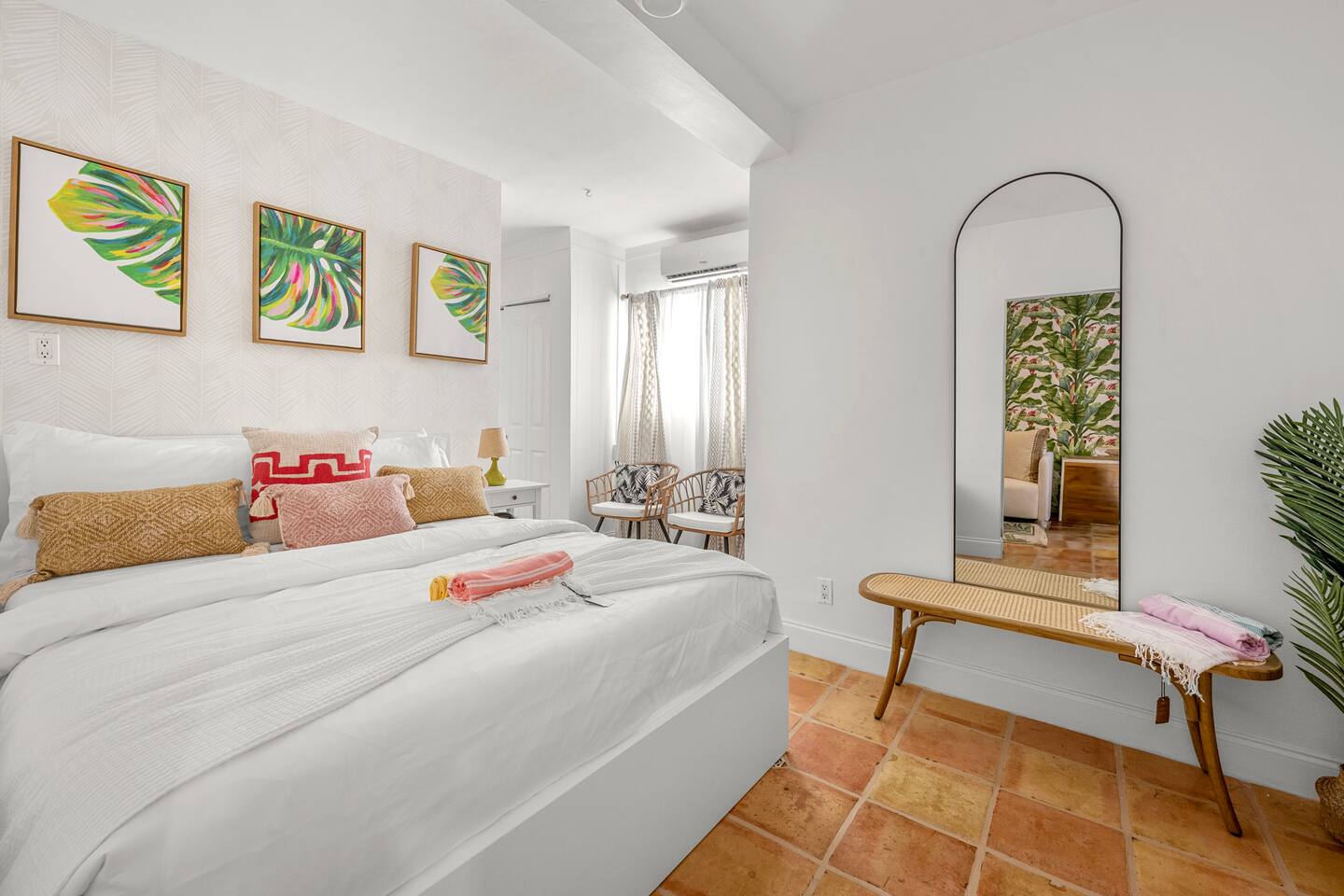 Bright and Airy Apartment on Flamingo Dr — photo 3