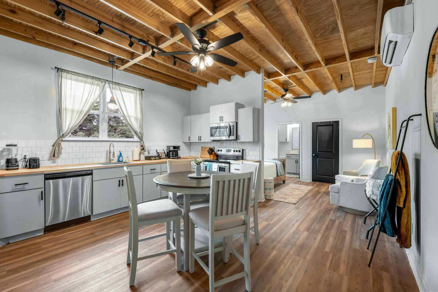 Homely Haven Near A&M - Apartment