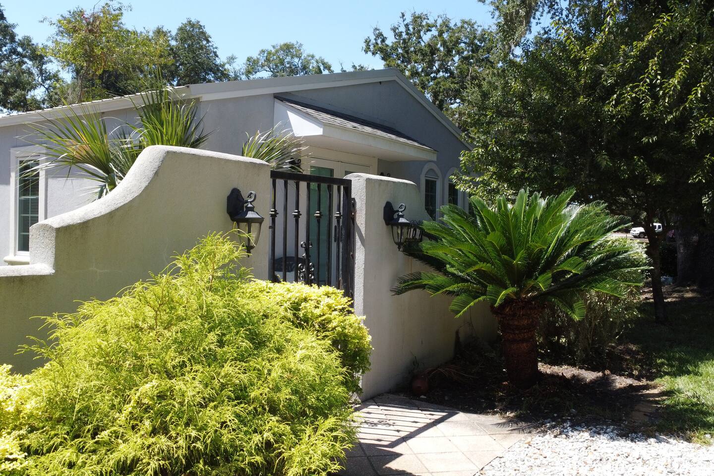 The Nest at Circle Park - Cute Cozy Cottage