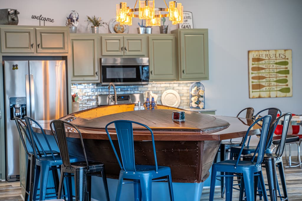 Tippy Lake Retreat | Kayaks, Bonfires & Lake Views
