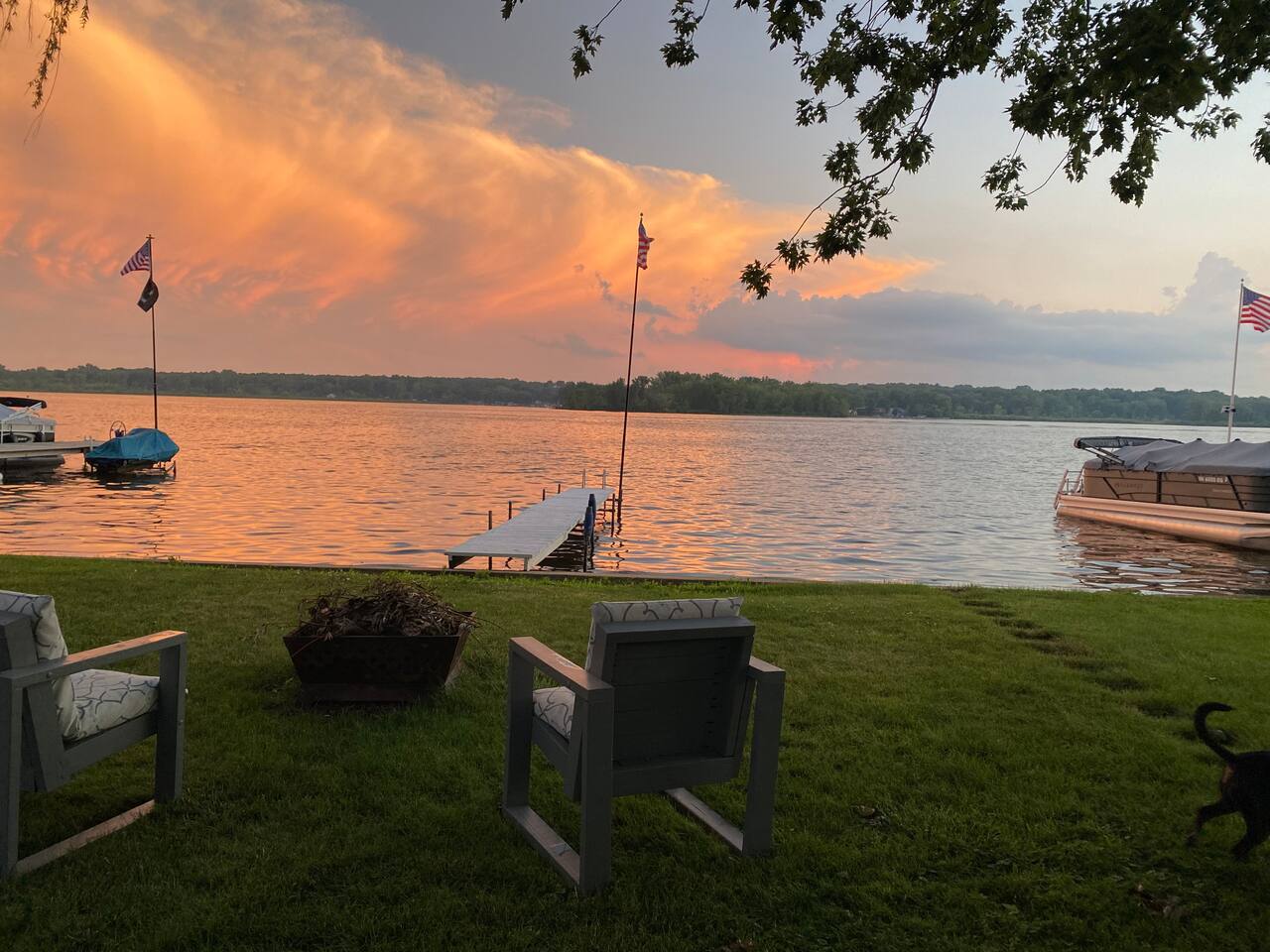 Waterfront Oasis On Big Barbee Sports Fishing Lake