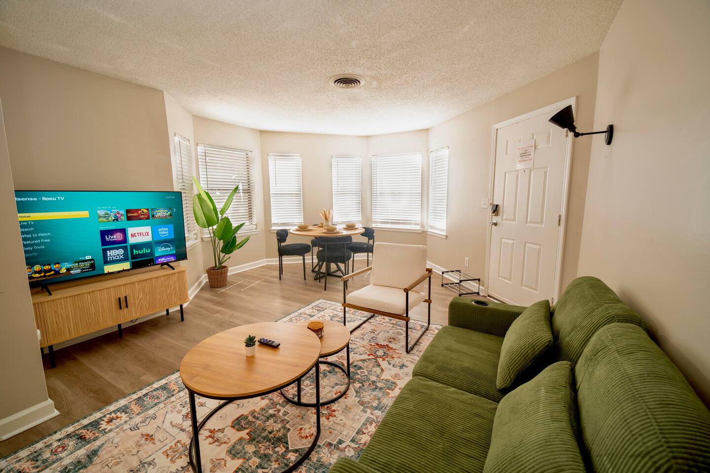 Uptown Retreat+Backyard• Parking •Walk to Stadiums