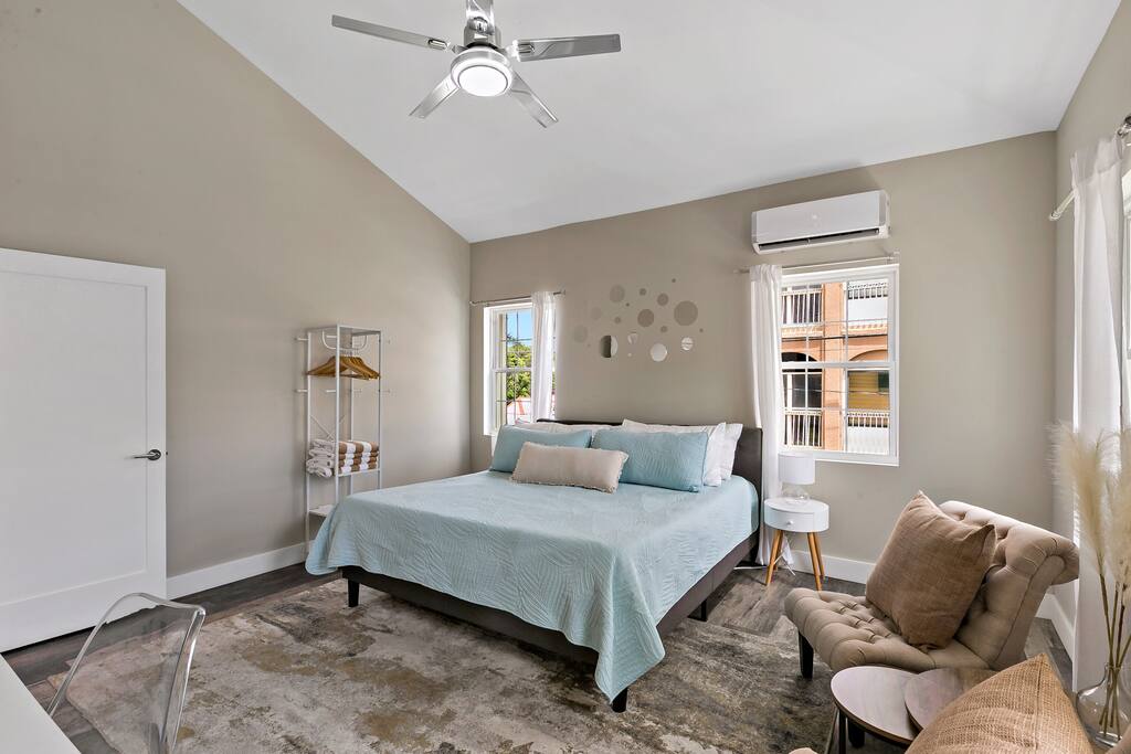 Queen’s Promise | King Bed | Walkable | AC