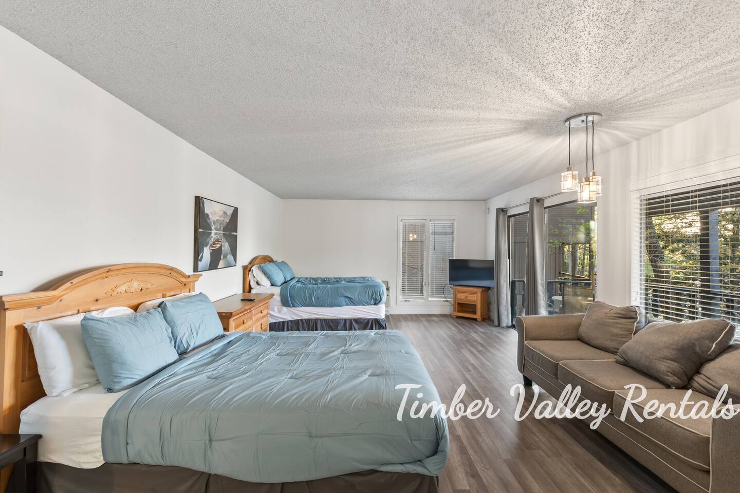 Margaritaville - Private Suite w/ TV, extra couch!