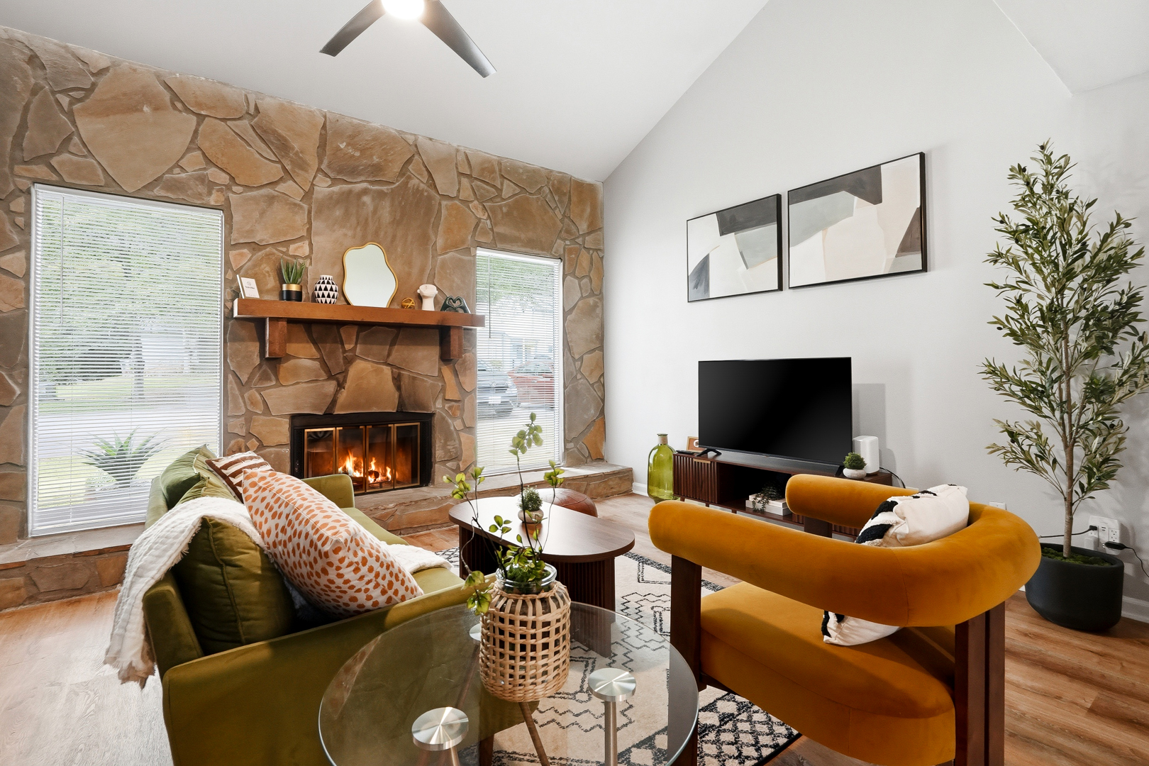 Stylish 2BR w/ Deck Near Marietta Square | Dogs OK