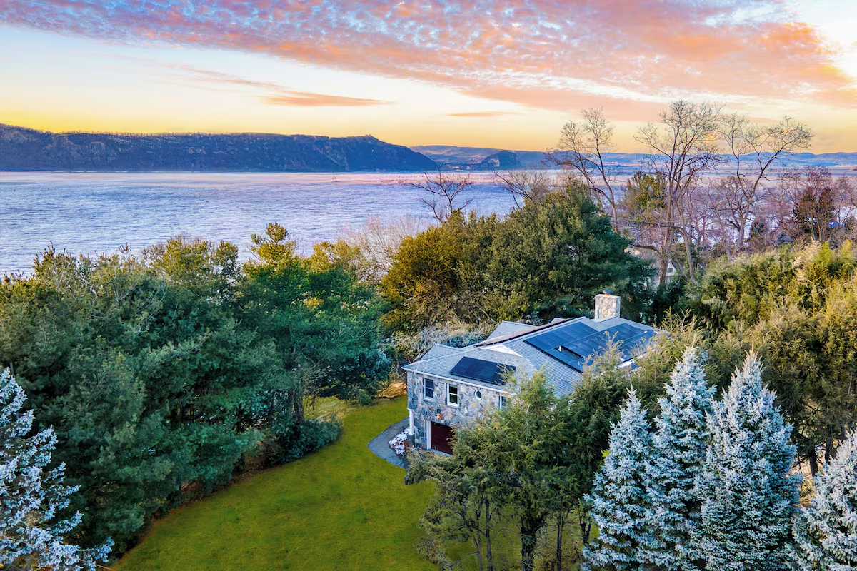 Hudson River Views: Briarcliff Manor Home w/ Deck